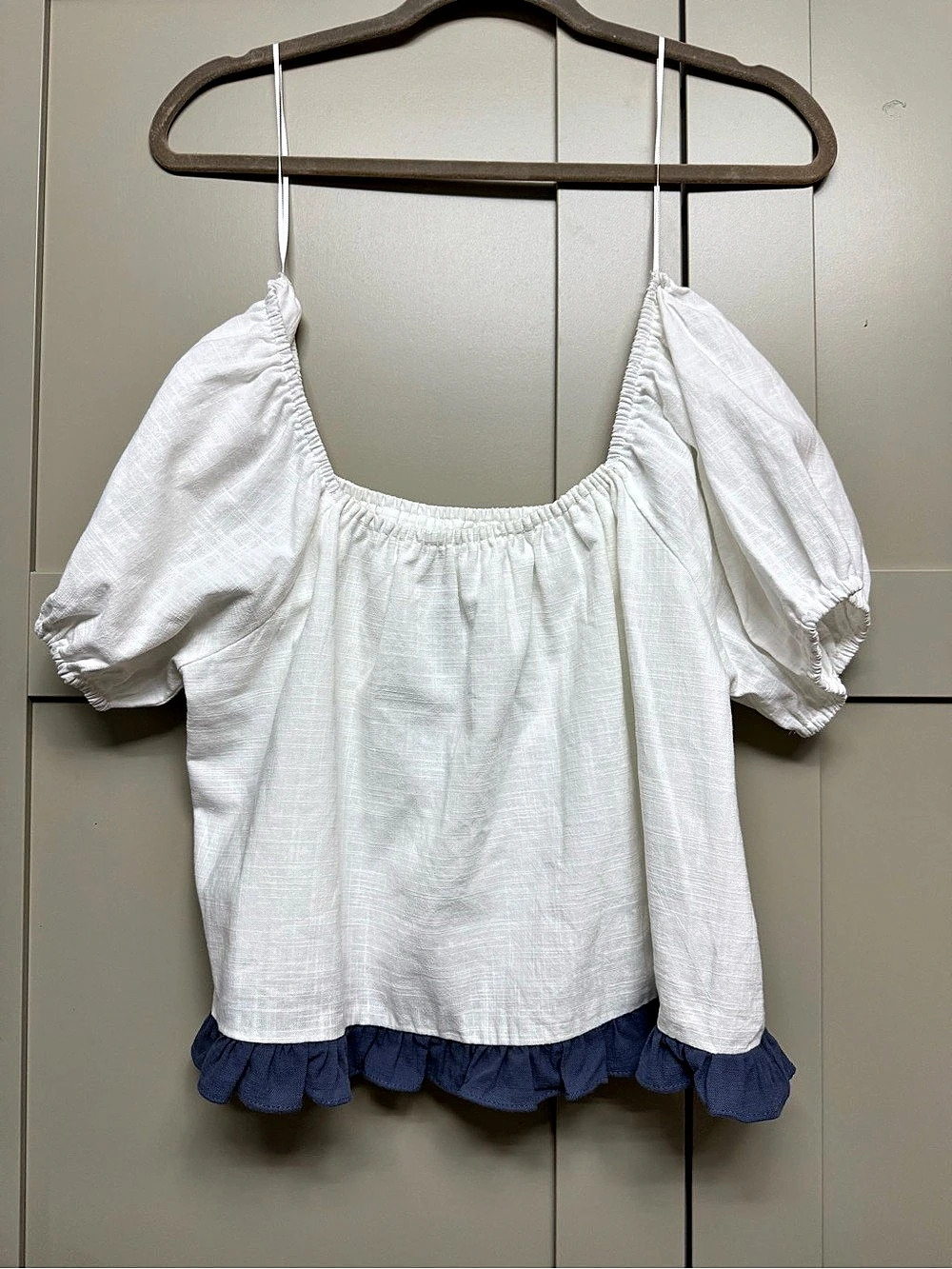 MIOU Ruffle Hem Puff Sleeve Crop Top in White & Blue Size Small N